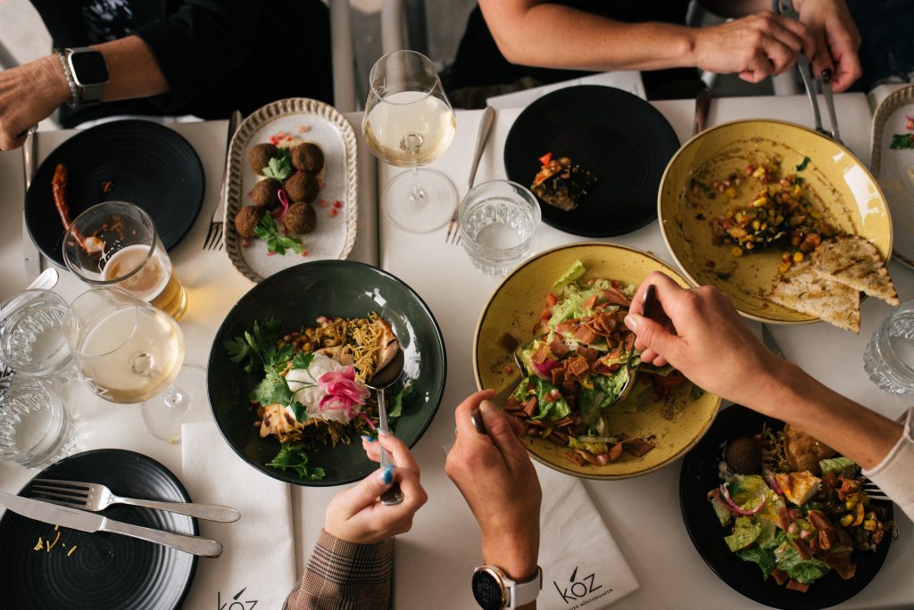 Plats d’inspiration méditerranéenne à partager au Bistro Kóz à Magog.